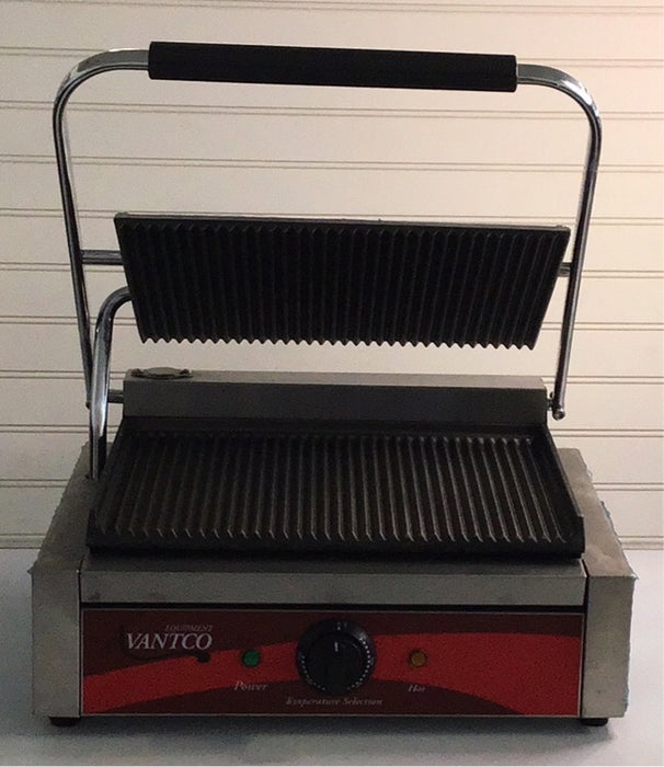 Avantco P78 Commercial Panini Sandwich Grill with Grooved Plates