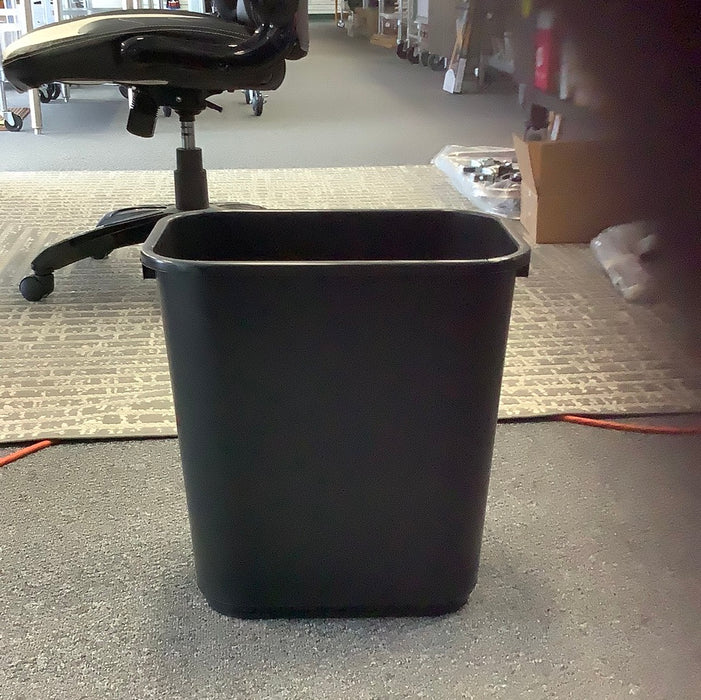 Lavex 28 Qt./ 7 Gallon waste basket