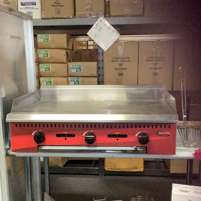 Avantco Chef Series CAG-36-MG 36" Countertop Gas Griddle with Manual Controls - 90,000 BTU