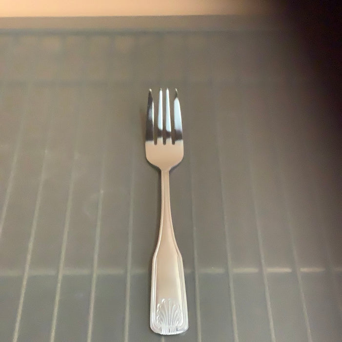 Acopa Atglen 7" 18/0 Stainless Steel Medium Weight Salad Fork - 12/Case