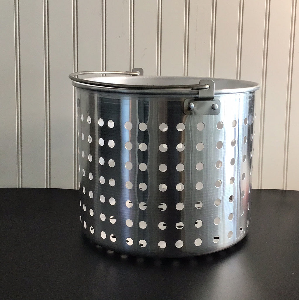 Choice 20 Qt. Standard Weight Aluminum Stock Pot with Steamer Basket and  Cover