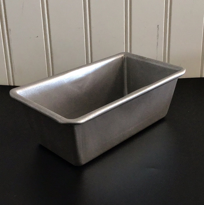 Chicago Metallic 40415 3/8 lb. Glazed Aluminized Steel Bread Loaf Pan - 5 5/8" x 3 1/8" x 2 3/16" Cavities