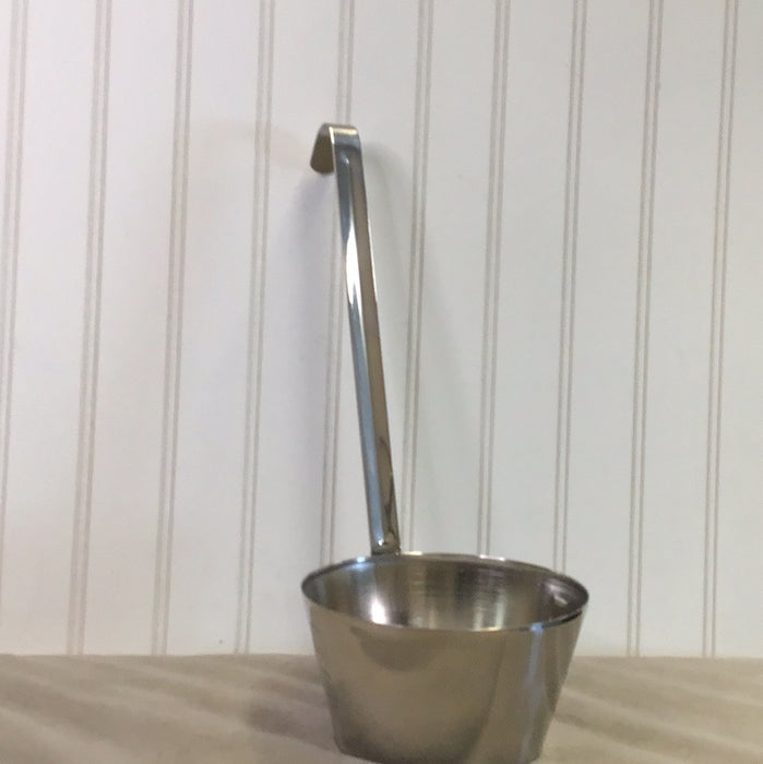 Choice 32 oz. Stainless Steel Ladle / Dipper