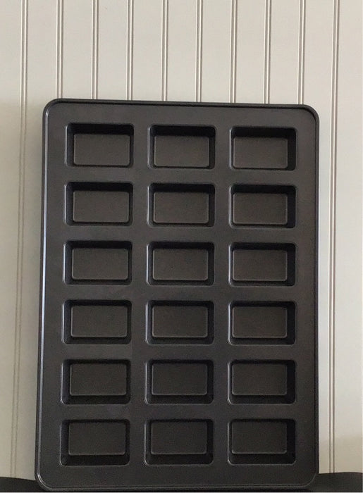 Wilton 18 Cavity Loaf Pan