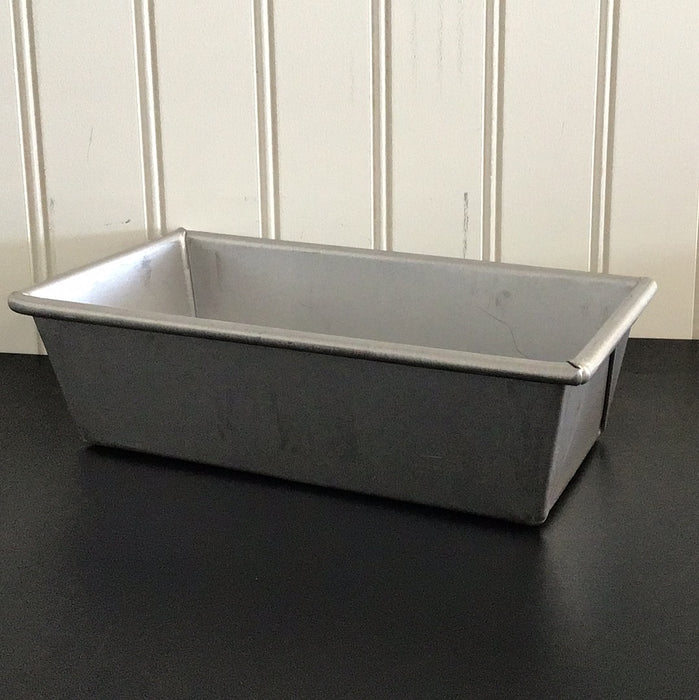 Chicago Metallic 3/4 lb. Glazed Aluminized Steel Bread Loaf Pan - 8" x 4" x 2 1/2"